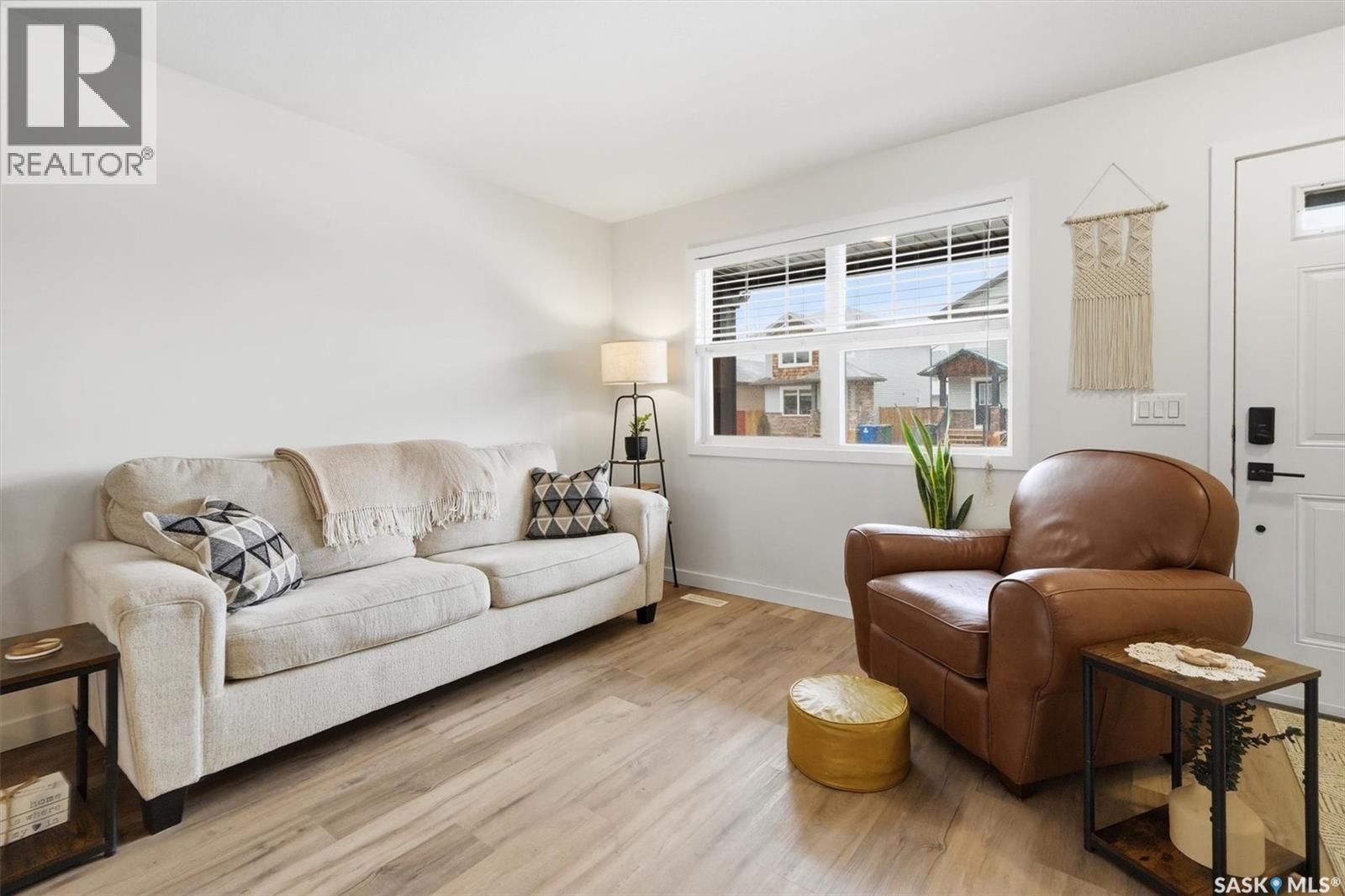 344 Levalley Cove, Saskatoon, Saskatchewan  S7T 0L1 - Photo 4 - SK033589