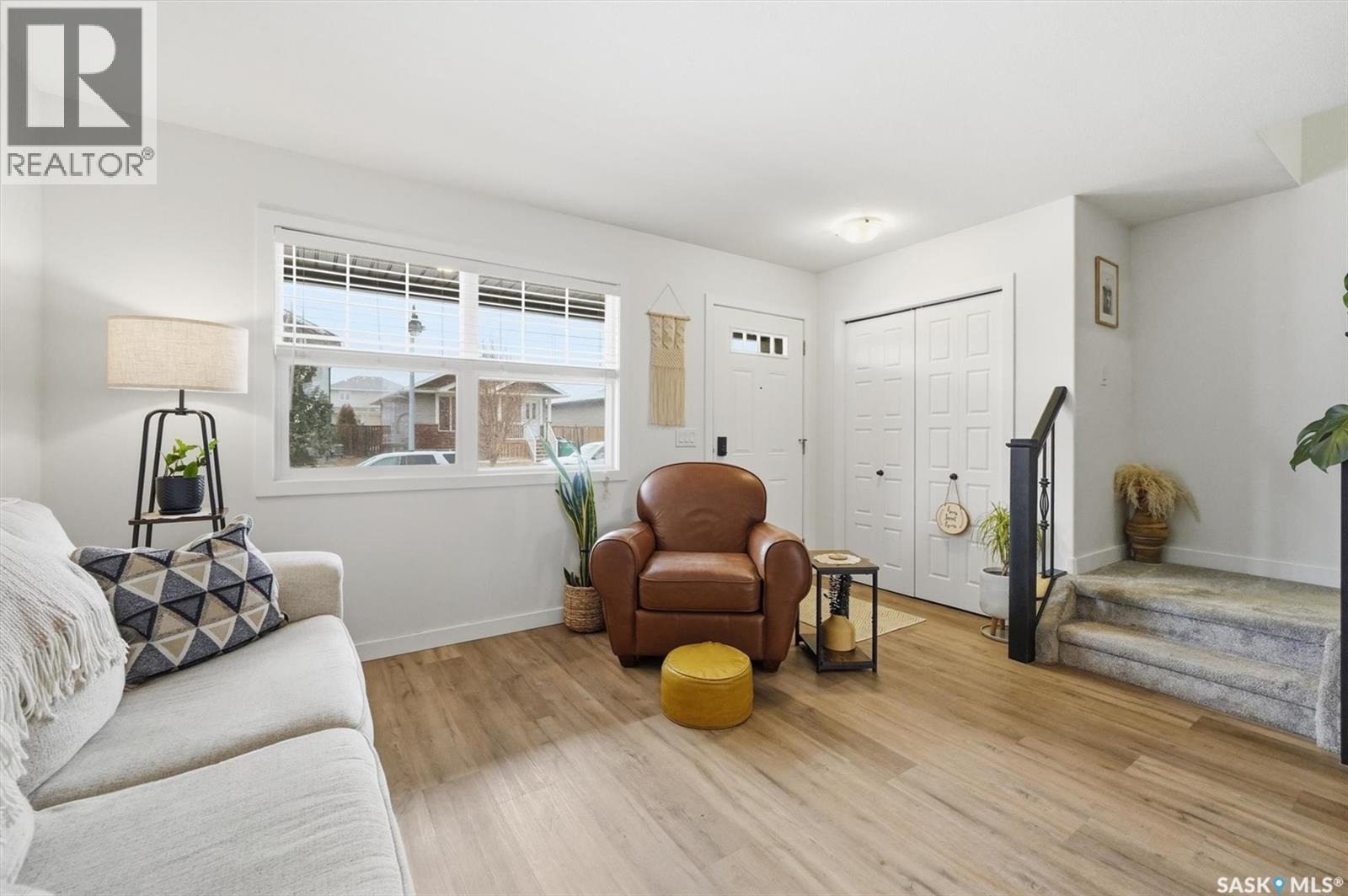 344 Levalley Cove, Saskatoon, Saskatchewan  S7T 0L1 - Photo 5 - SK033589