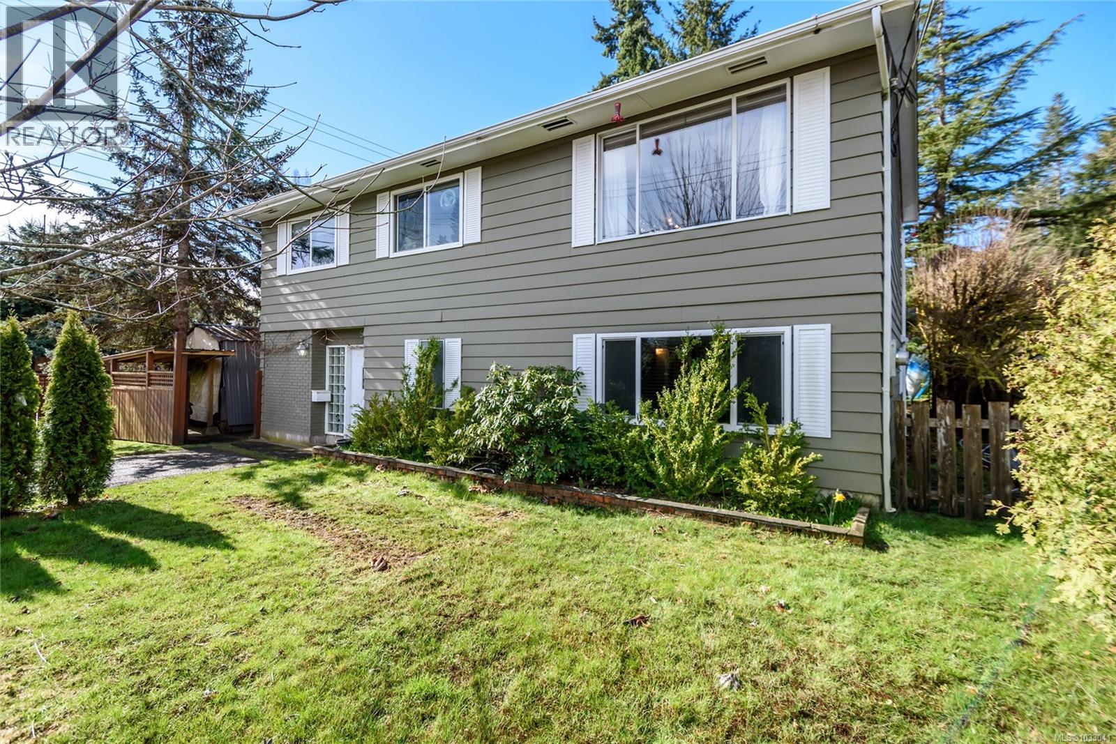 97 Mitchell Rd, Courtenay, British Columbia