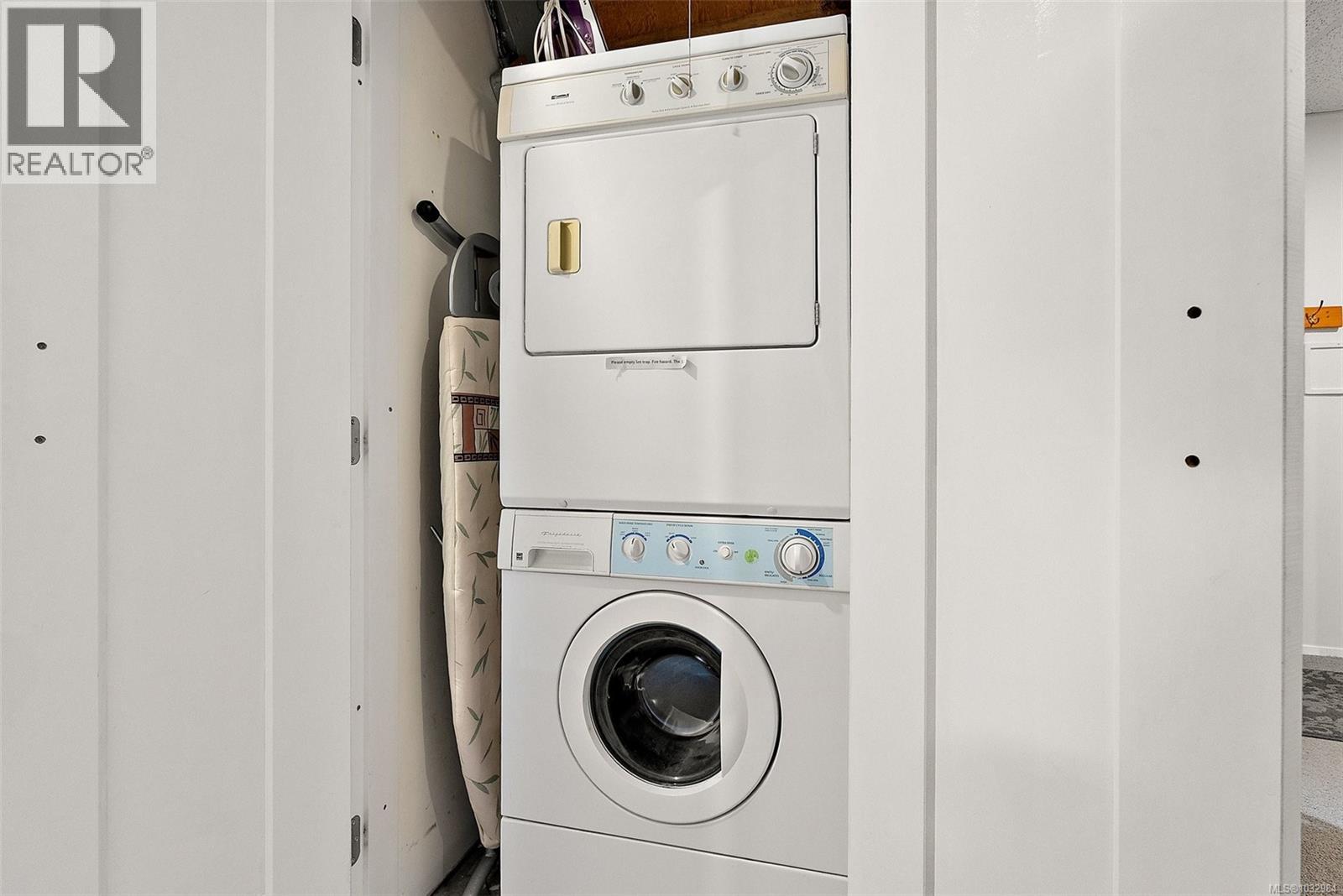 1094 Gosper Cres, Esquimalt, British Columbia  V9A 4J3 - Photo 28 - 1032984