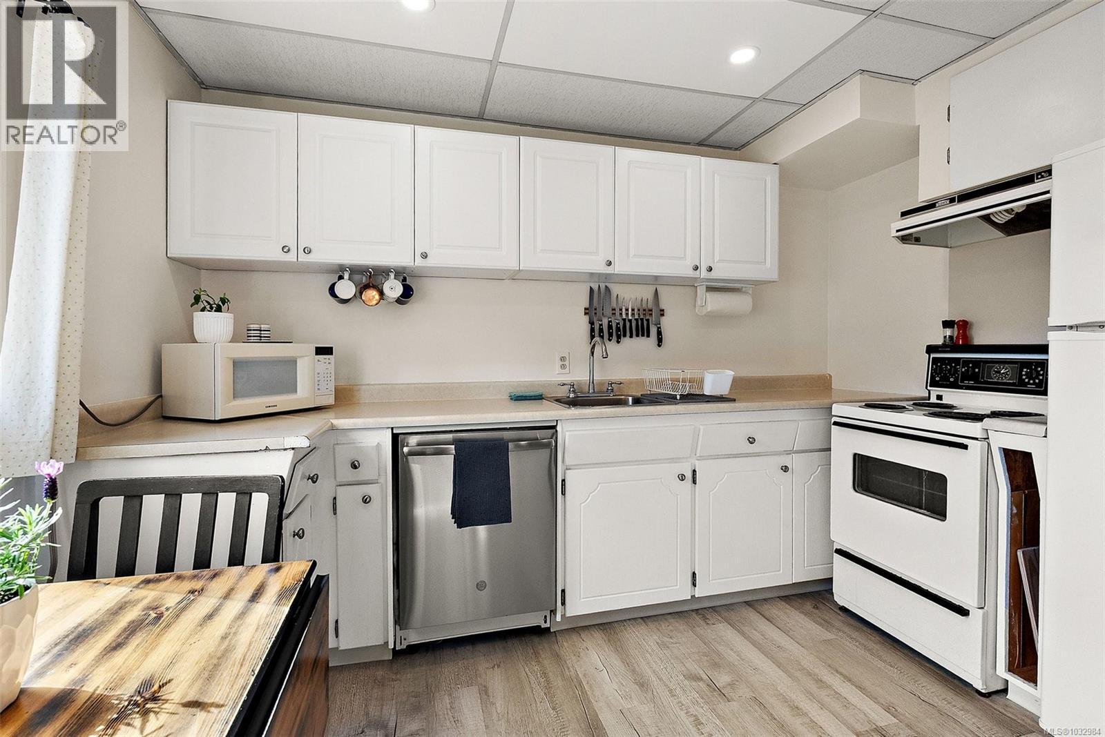 1094 Gosper Cres, Esquimalt, British Columbia  V9A 4J3 - Photo 23 - 1032984