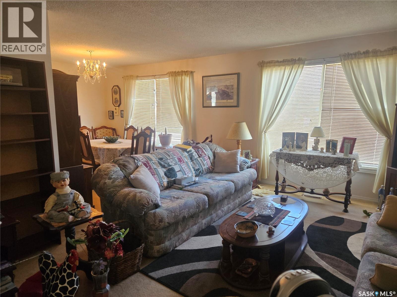 579 Poplar Crescent, Shaunavon, Saskatchewan  S0N 2M0 - Photo 3 - SK033598