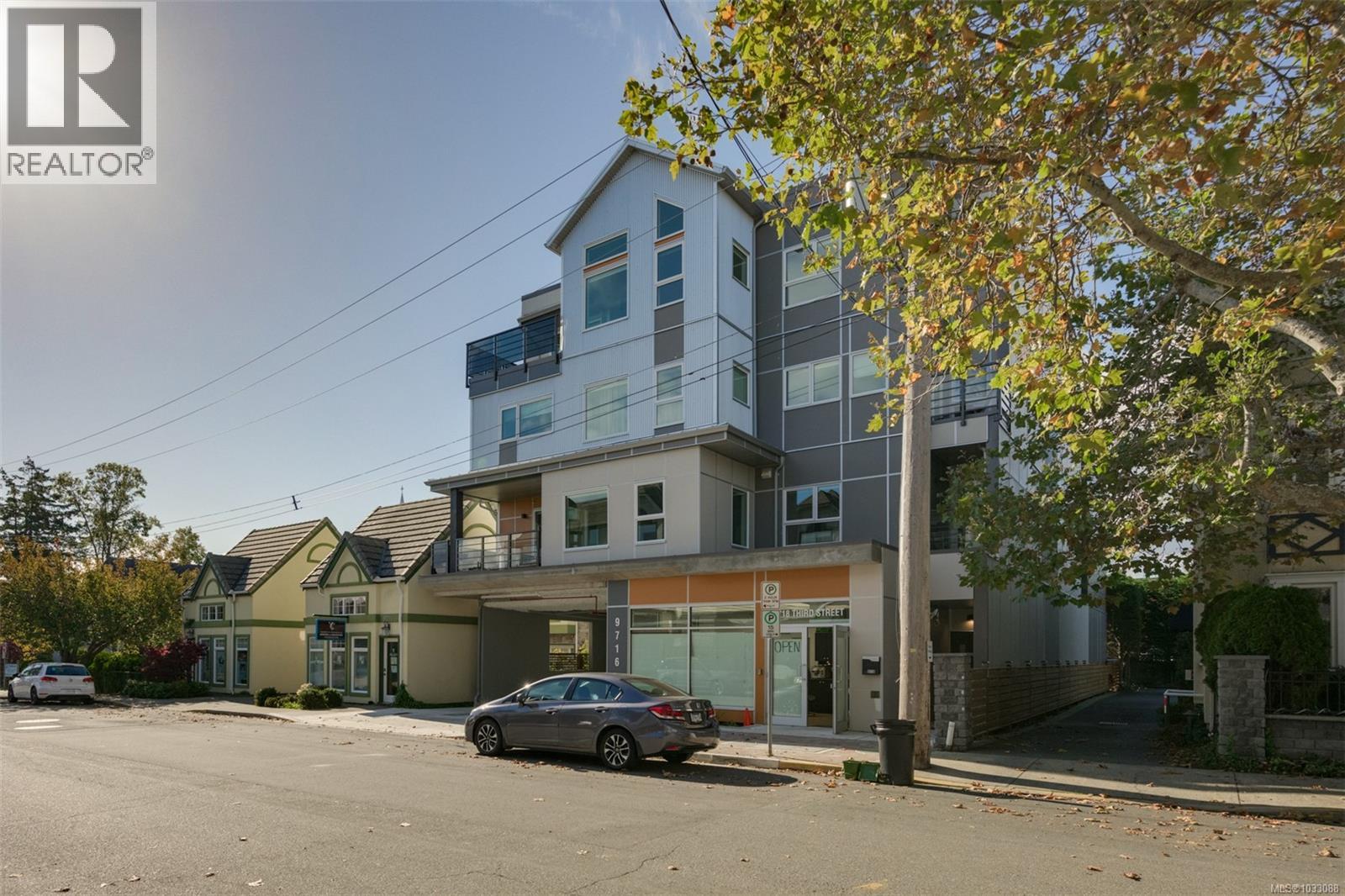 401 9716 Third St, Sidney, British Columbia  V8L 3A2 - Photo 1 - 1033088
