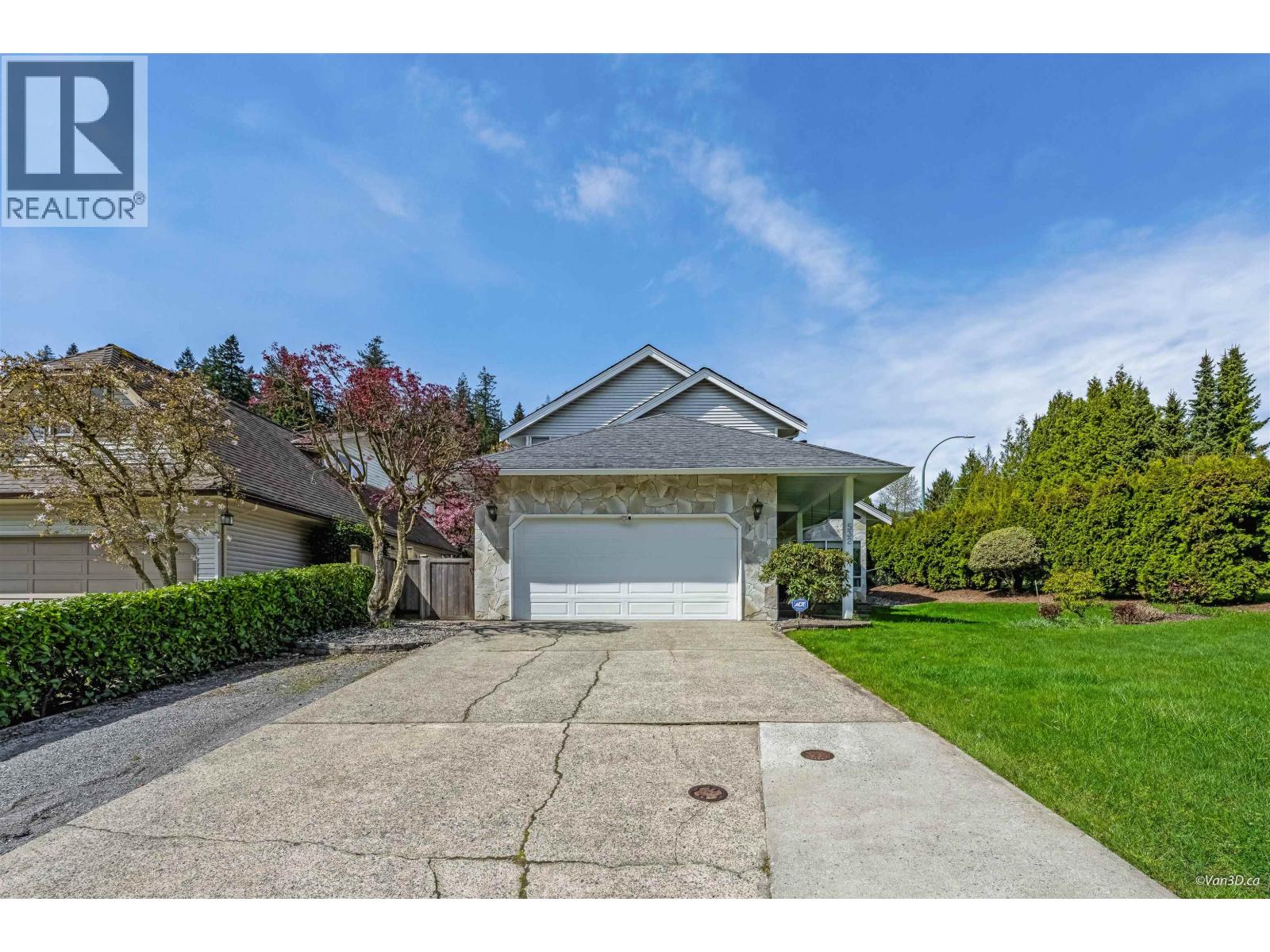532 Riverview Crescent, Coquitlam, British Columbia  V3C 5A7 - Photo 2 - R3114288