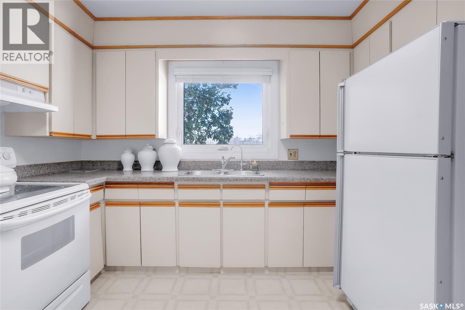 1217 J Avenue N, Saskatoon, Saskatchewan  S7L 2L7 - Photo 10 - SK033614