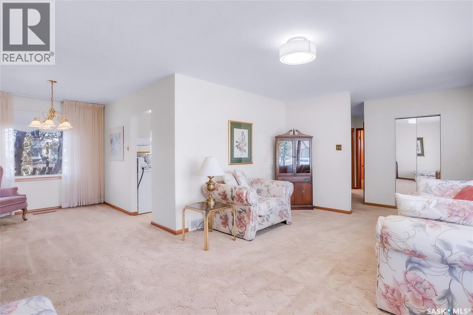 1217 J Avenue N, Saskatoon, Saskatchewan  S7L 2L7 - Photo 5 - SK033614