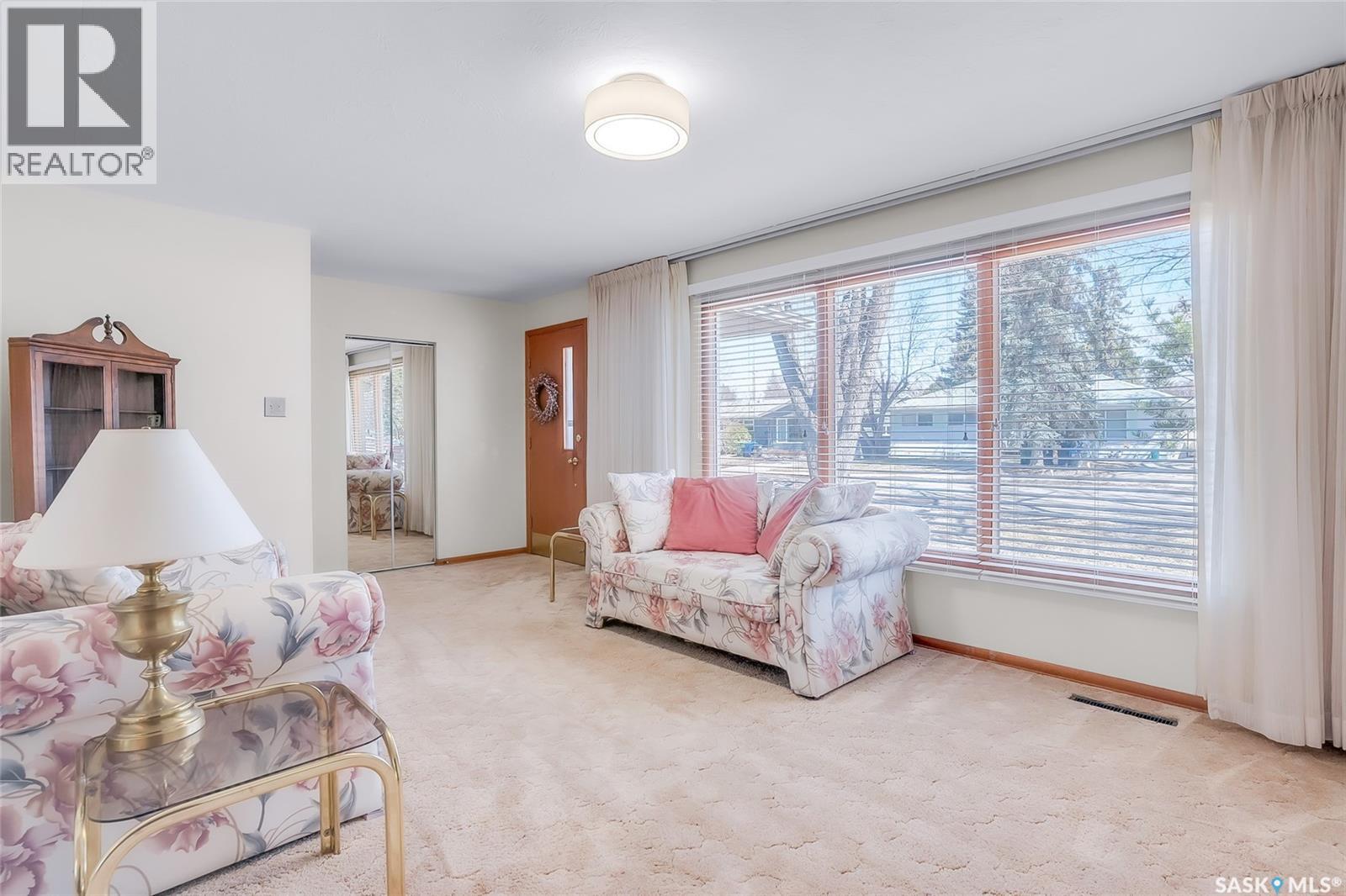 1217 J Avenue N, Saskatoon, Saskatchewan  S7L 2L7 - Photo 6 - SK033614