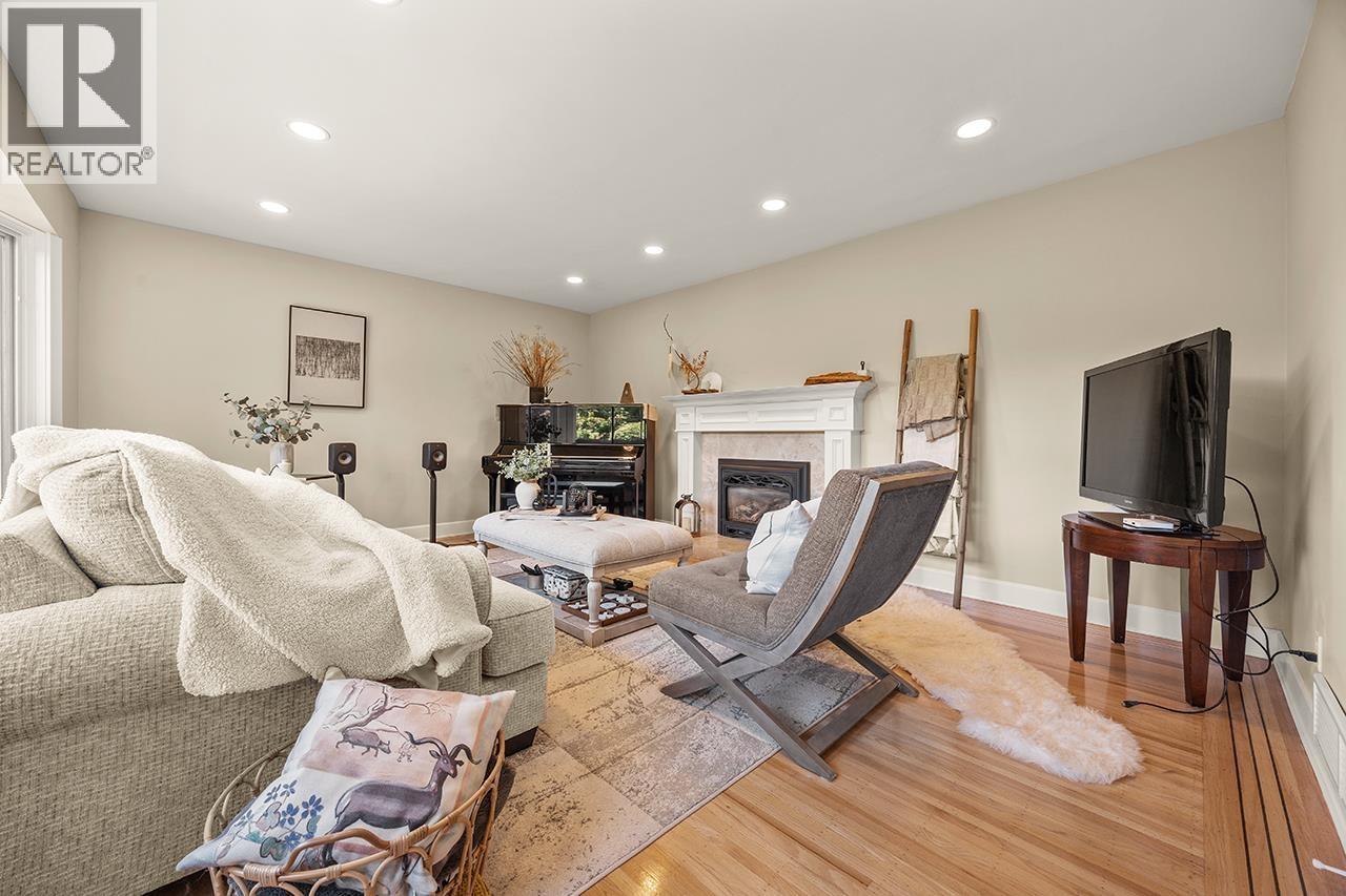 7488 Whelen Court, Burnaby, British Columbia  V5E 1X3 - Photo 5 - R3114410