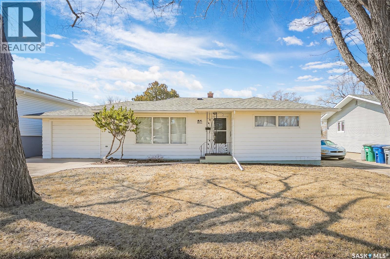 1217 J Avenue N, Saskatoon, Saskatchewan  S7L 2L7 - Photo 2 - SK033614