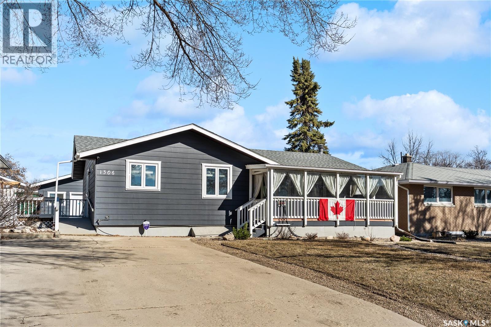 1306 W Avenue N, Saskatoon, Saskatchewan  S7K 0R3 - Photo 4 - SK033617