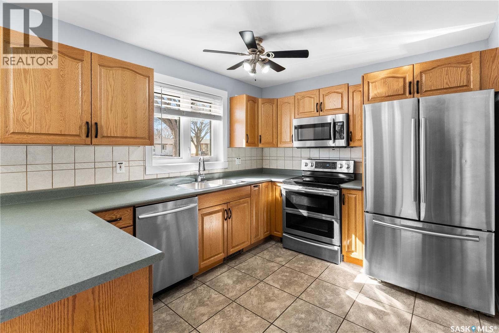 1306 W Avenue N, Saskatoon, Saskatchewan  S7K 0R3 - Photo 12 - SK033617