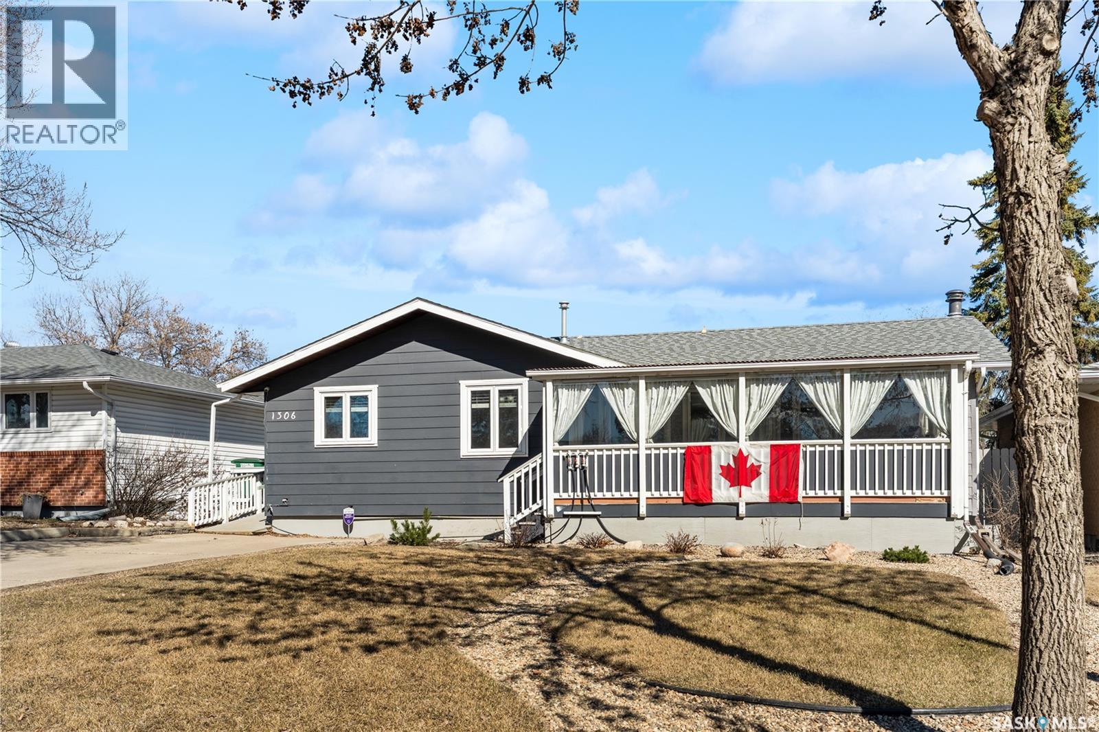 1306 W Avenue N, Saskatoon, Saskatchewan  S7K 0R3 - Photo 6 - SK033617