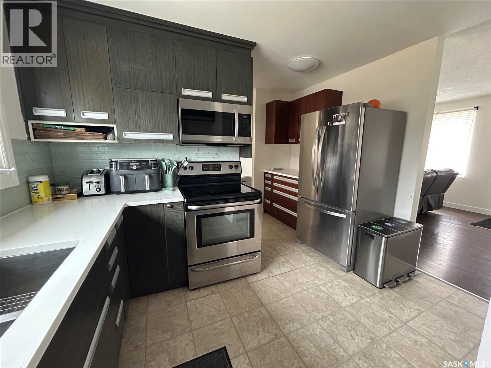 2616 Clarence Avenue S, Saskatoon, Saskatchewan  S7J 1M6 - Photo 5 - SK033619