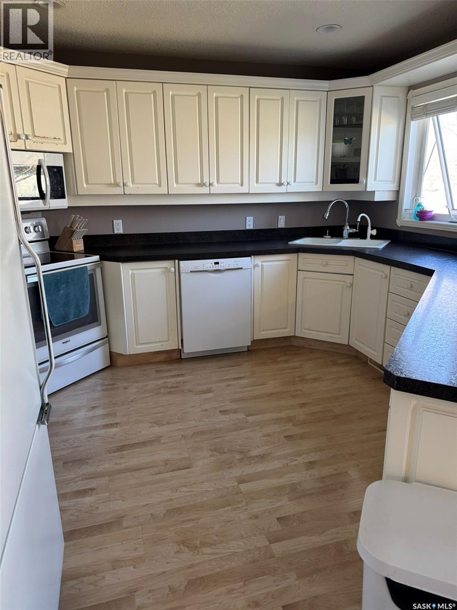 1160 Taisey Crescent, Estevan, Saskatchewan  S4A 2T6 - Photo 7 - SK033635