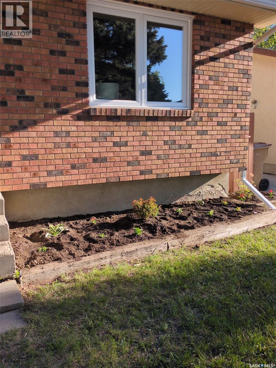 1915 7th Avenue E, Regina, Saskatchewan  S4N 4M7 - Photo 4 - SK033639