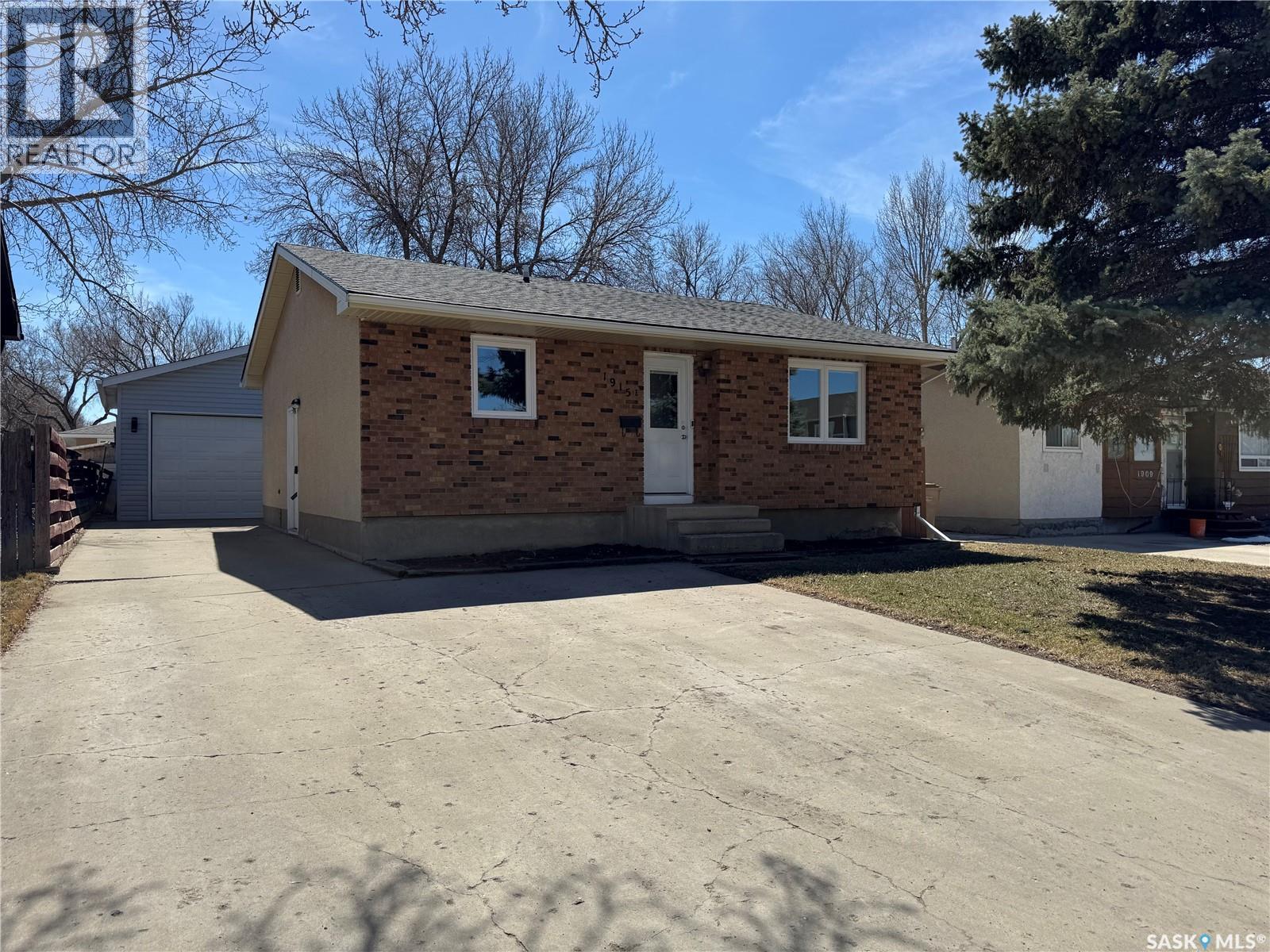 1915 7th Avenue E, Regina, Saskatchewan  S4N 4M7 - Photo 1 - SK033639