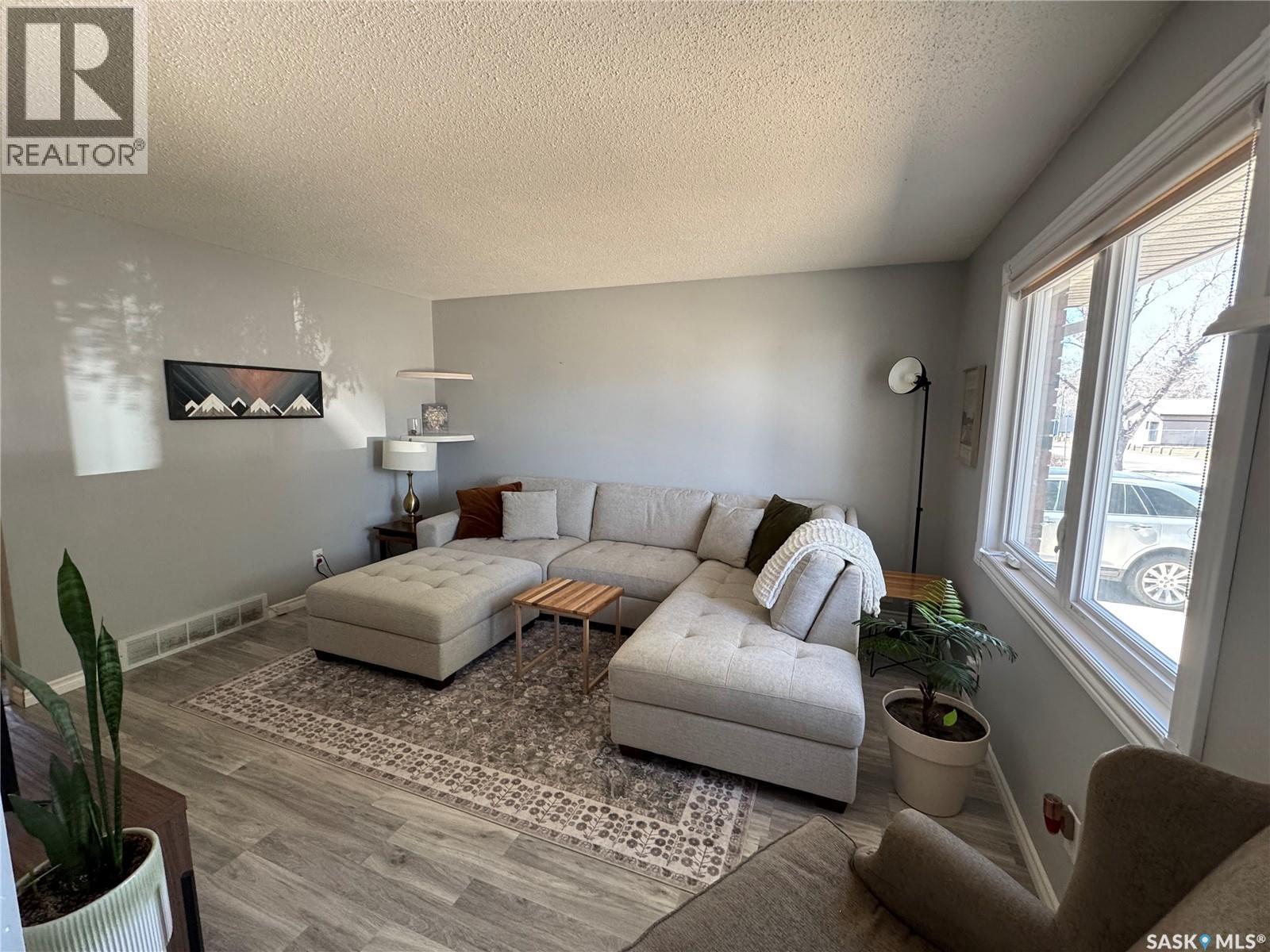 1915 7th Avenue E, Regina, Saskatchewan  S4N 4M7 - Photo 6 - SK033639