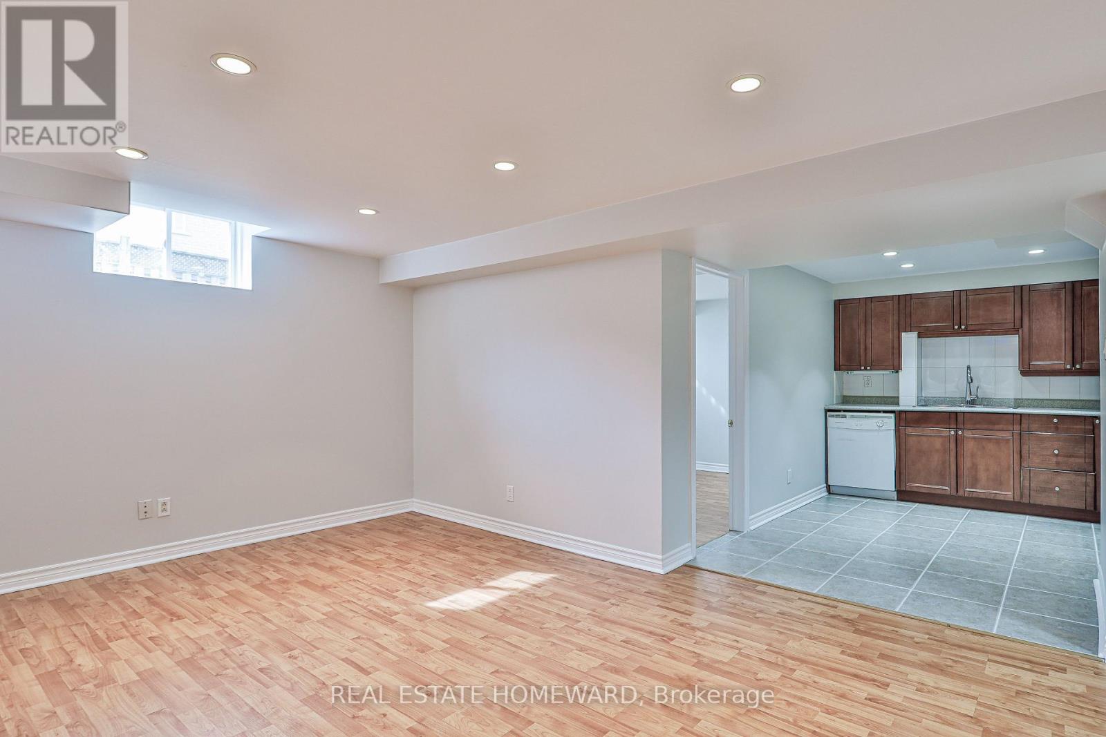 Lower - 168 Wainscot Avenue, Newmarket, Ontario  L3X 2X4 - Photo 9 - N12937926