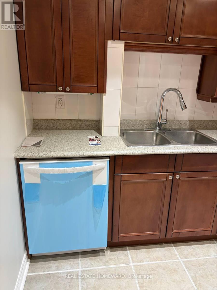 Lower - 168 Wainscot Avenue, Newmarket, Ontario  L3X 2X4 - Photo 5 - N12937926