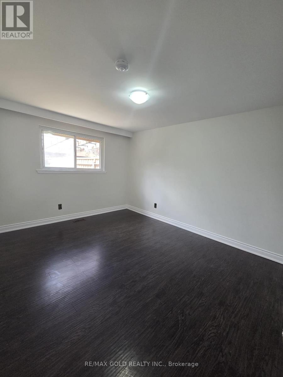 42 Danesbury Crescent, Brampton, Ontario  L6T 1T3 - Photo 3 - W12902668