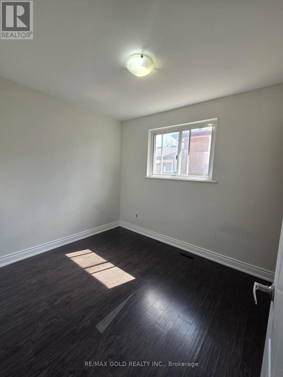 42 Danesbury Crescent, Brampton, Ontario  L6T 1T3 - Photo 5 - W12902668