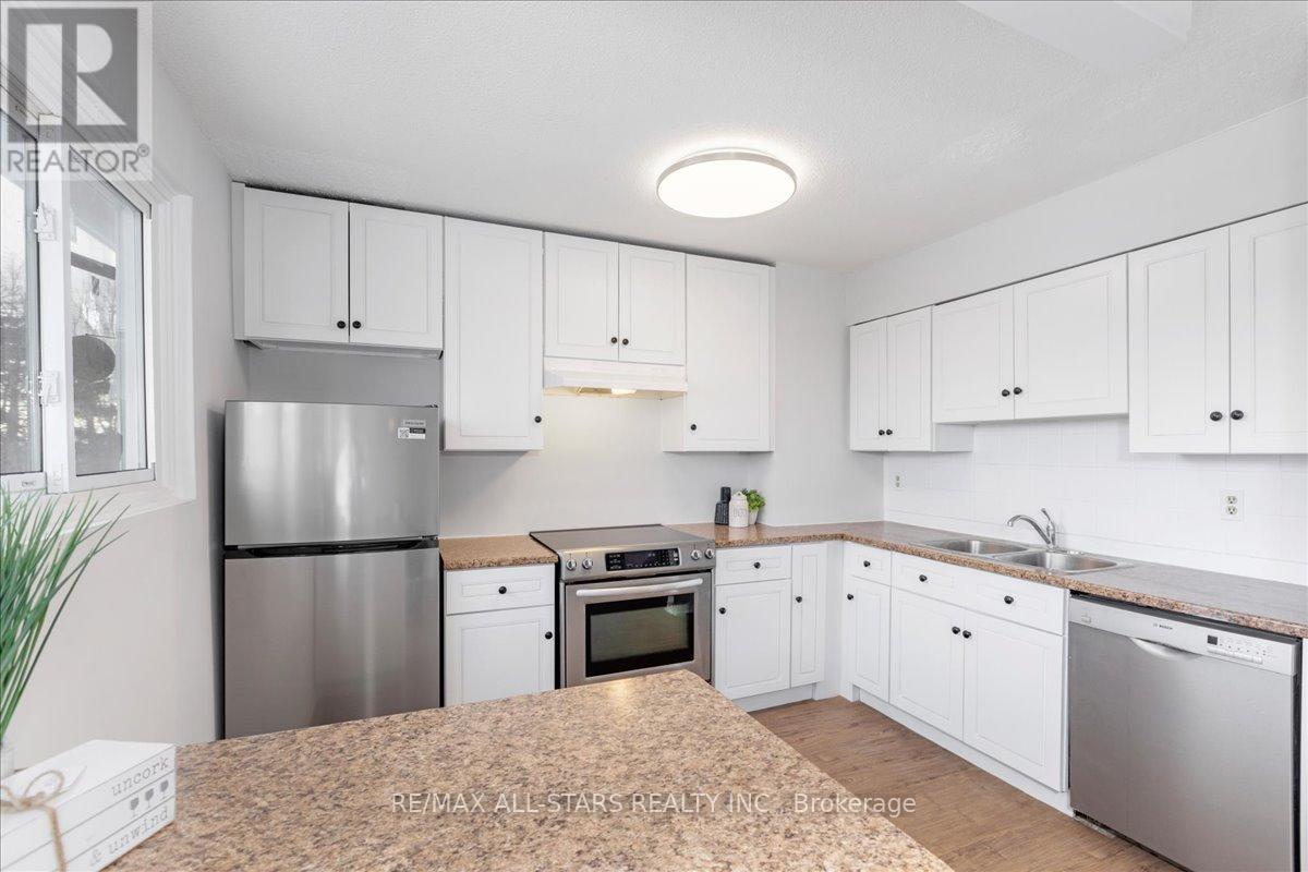 B11 - 63 Ferris Lane, Barrie, Ontario  L4M 5C4 - Photo 2 - S12880126