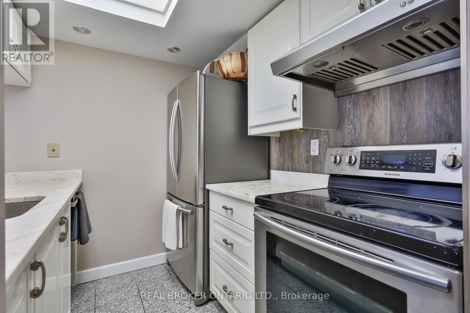 912 - 222 The Esplanade, Toronto, Ontario  M5A 4M8 - Photo 7 - C13030854