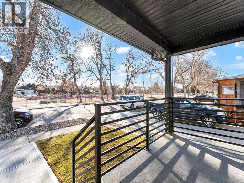 216 2 Street NW, Medicine Hat, Alberta  T1A 6J5 - Photo 5 - A2283269