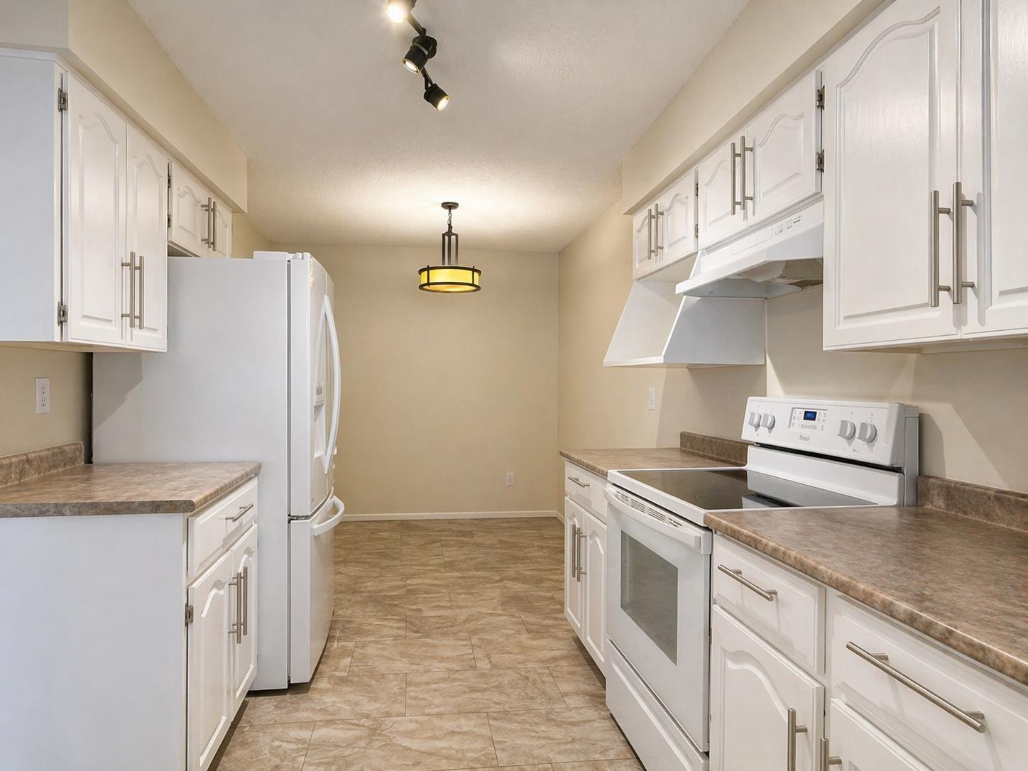 202 45604 Brett Avenue, Chilliwack Proper West, Chilliwack, British Columbia  V2P 1N9 - Photo 2 - R3090358