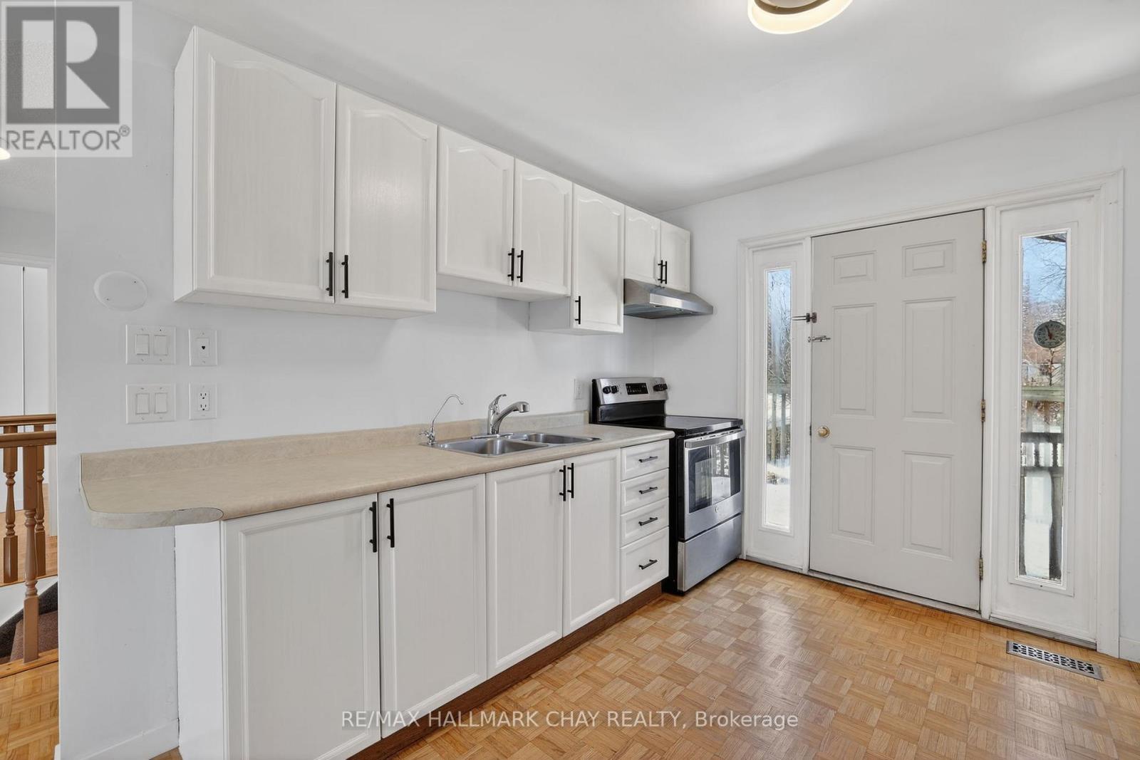 704 Brock Street S, Whitby, Ontario  L1N 4L2 - Photo 5 - E13030888