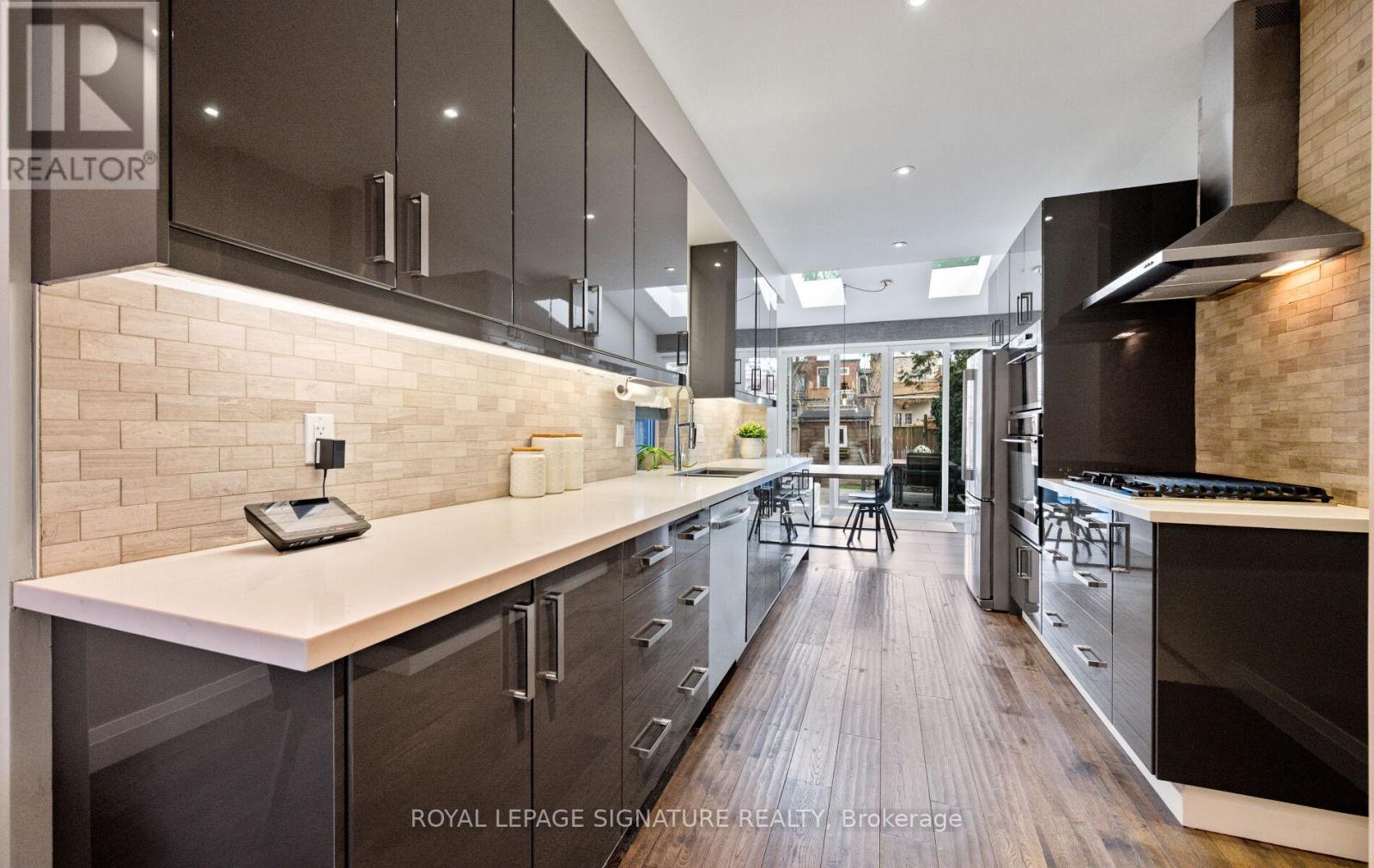 259 Booth Avenue, Toronto, Ontario  M4M 2M7 - Photo 8 - E13031028