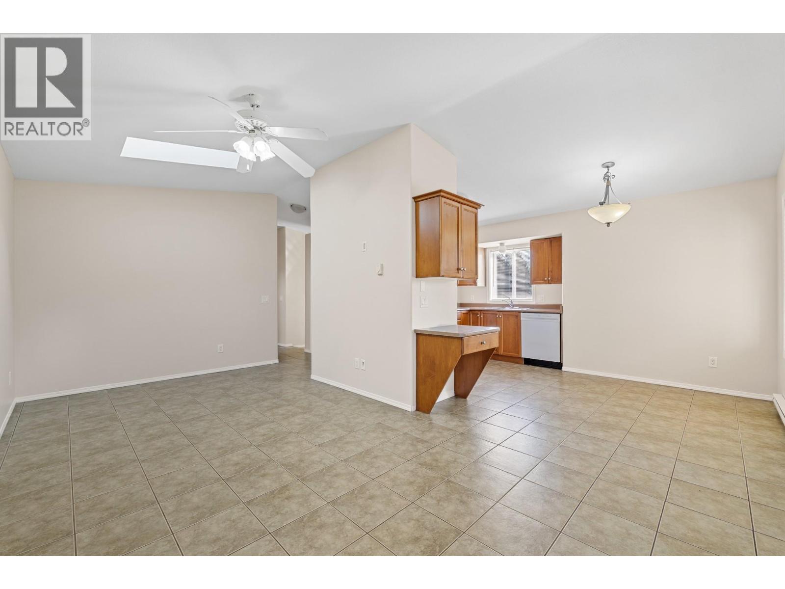 1320 Graham Street, Kelowna, British Columbia  V1Y 9X7 - Photo 8 - 10383809