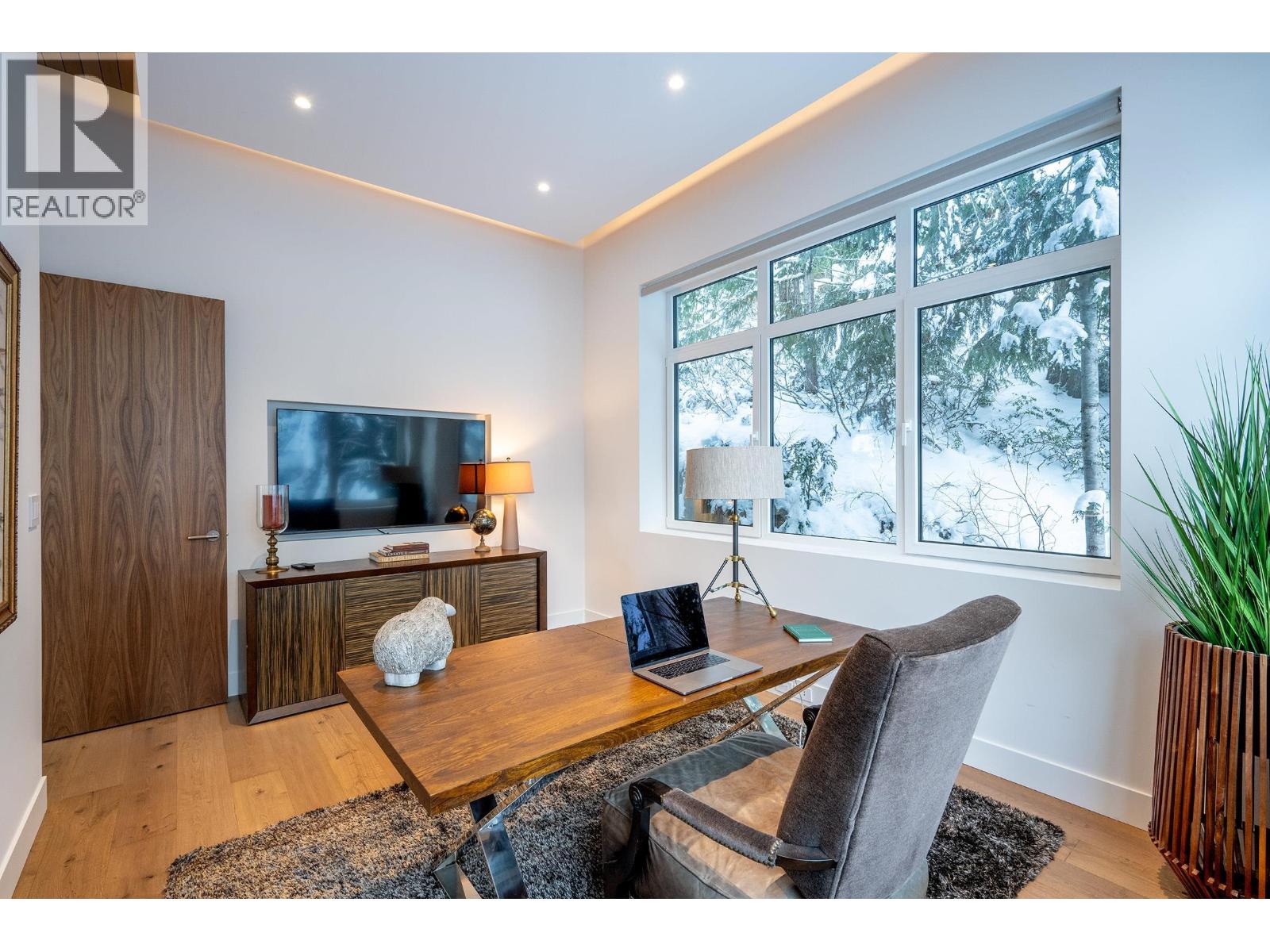 3218 Juniper Place, Whistler, British Columbia  V8E 0B8 - Photo 13 - R3078733