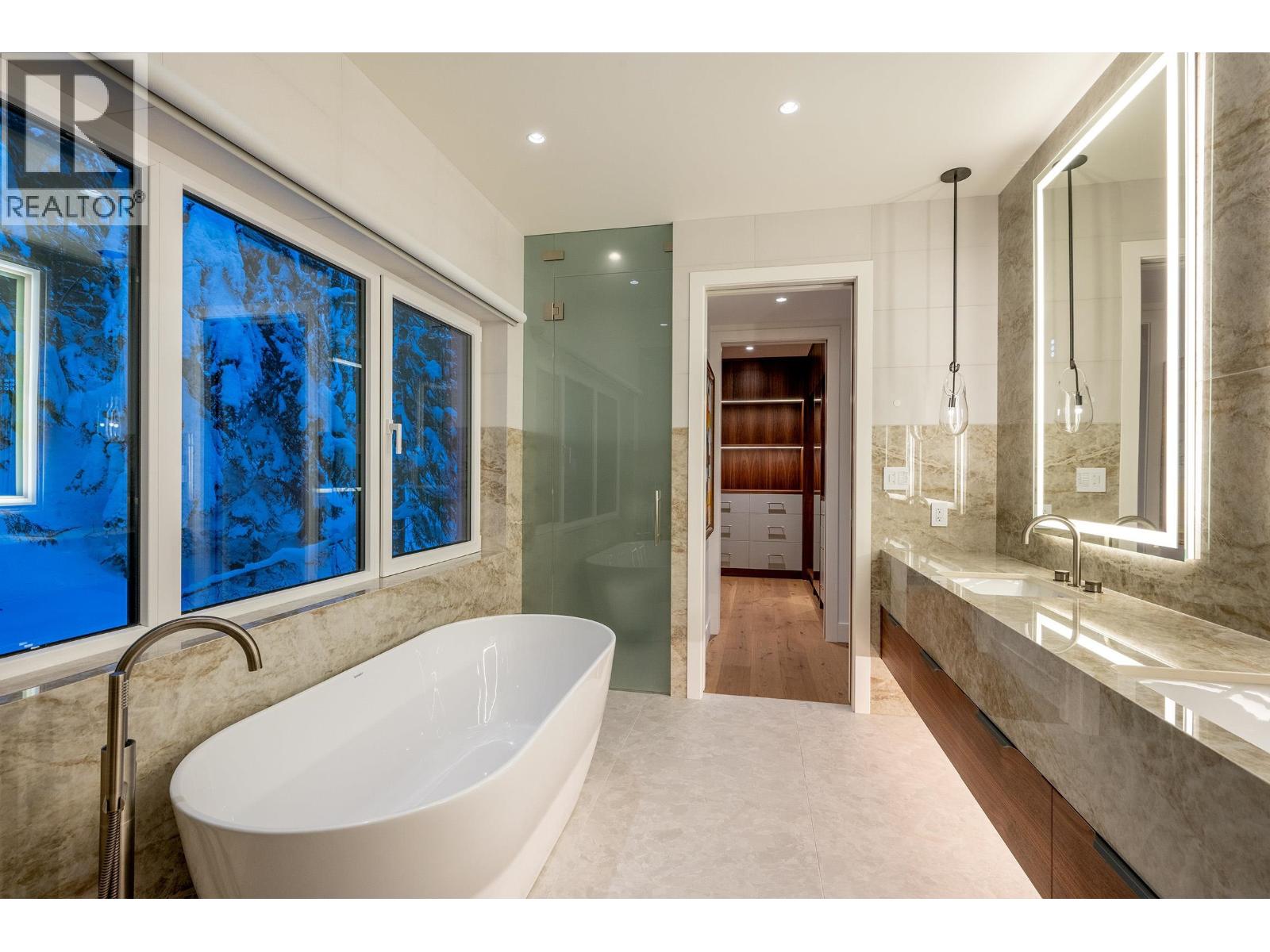 3218 Juniper Place, Whistler, British Columbia  V8E 0B8 - Photo 25 - R3078733