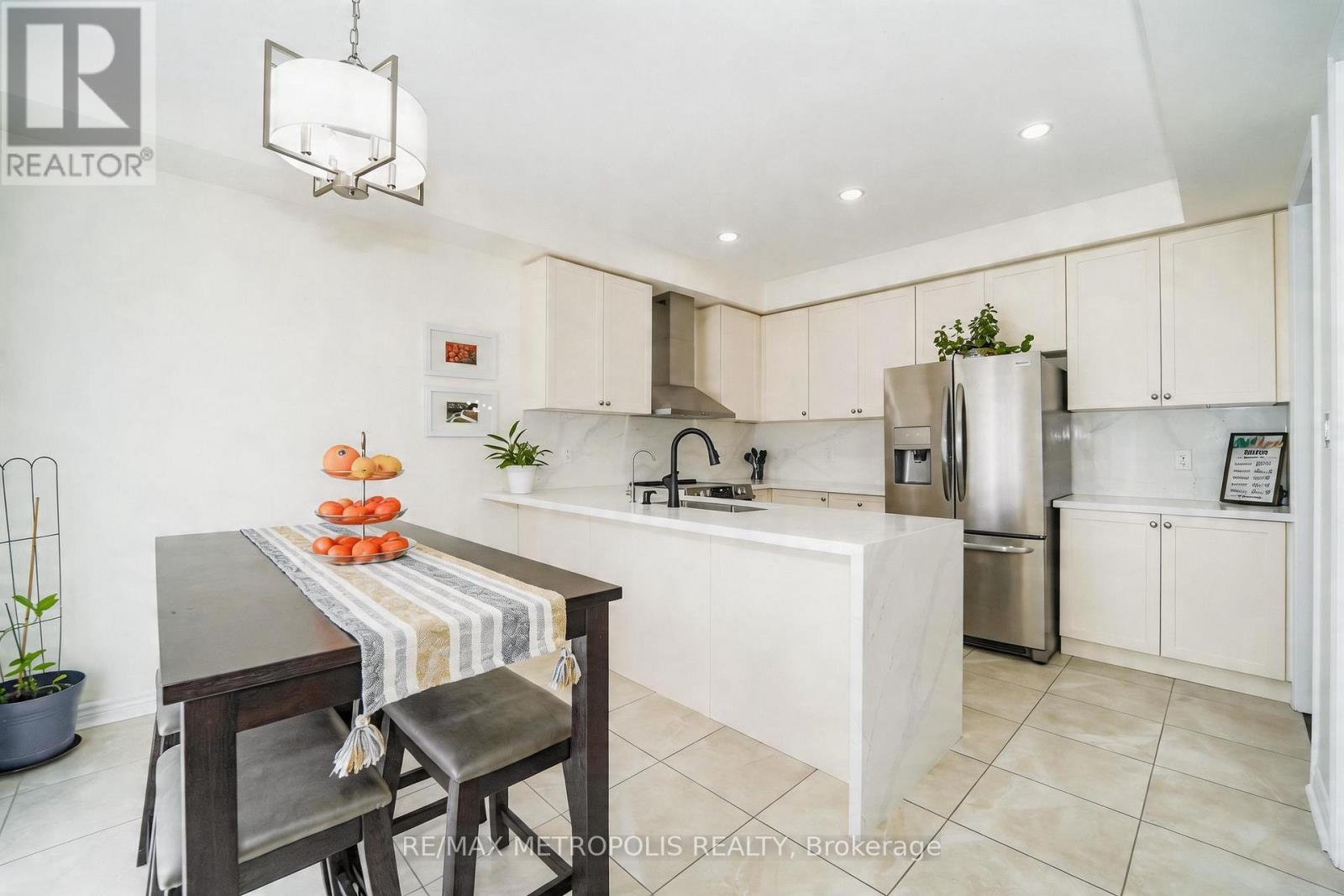 82 Mcroberts Crescent, Clarington, Ontario  L1E 0H4 - Photo 13 - E13031078