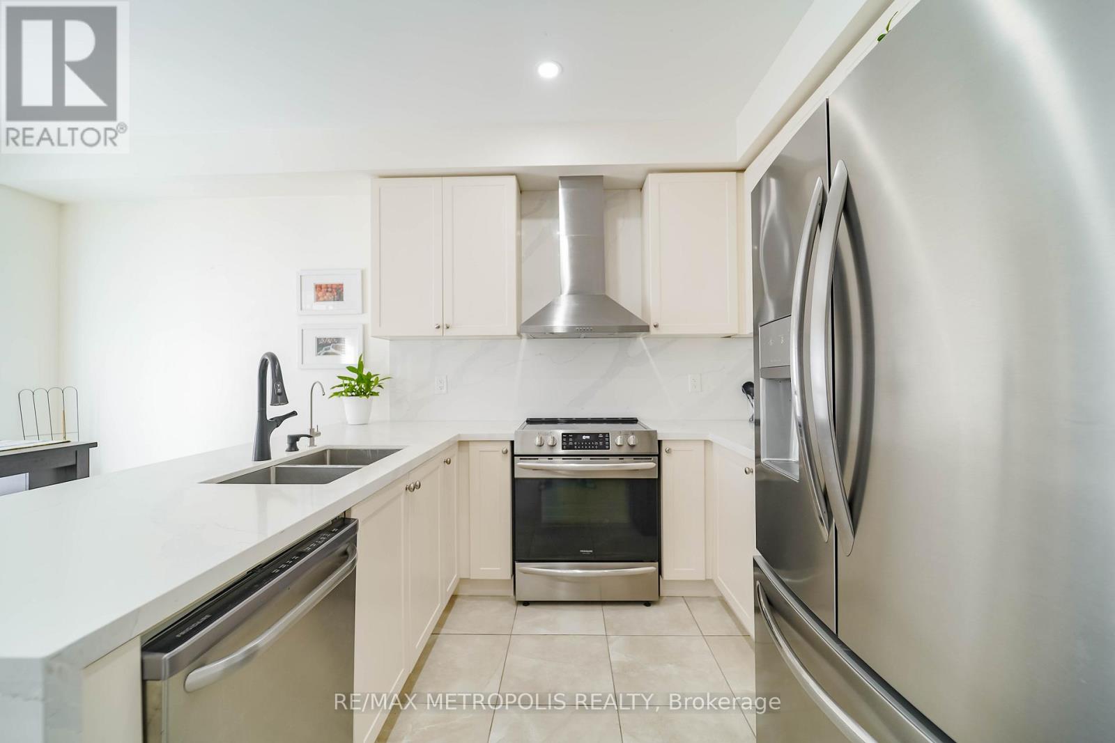 82 Mcroberts Crescent, Clarington, Ontario  L1E 0H4 - Photo 14 - E13031078