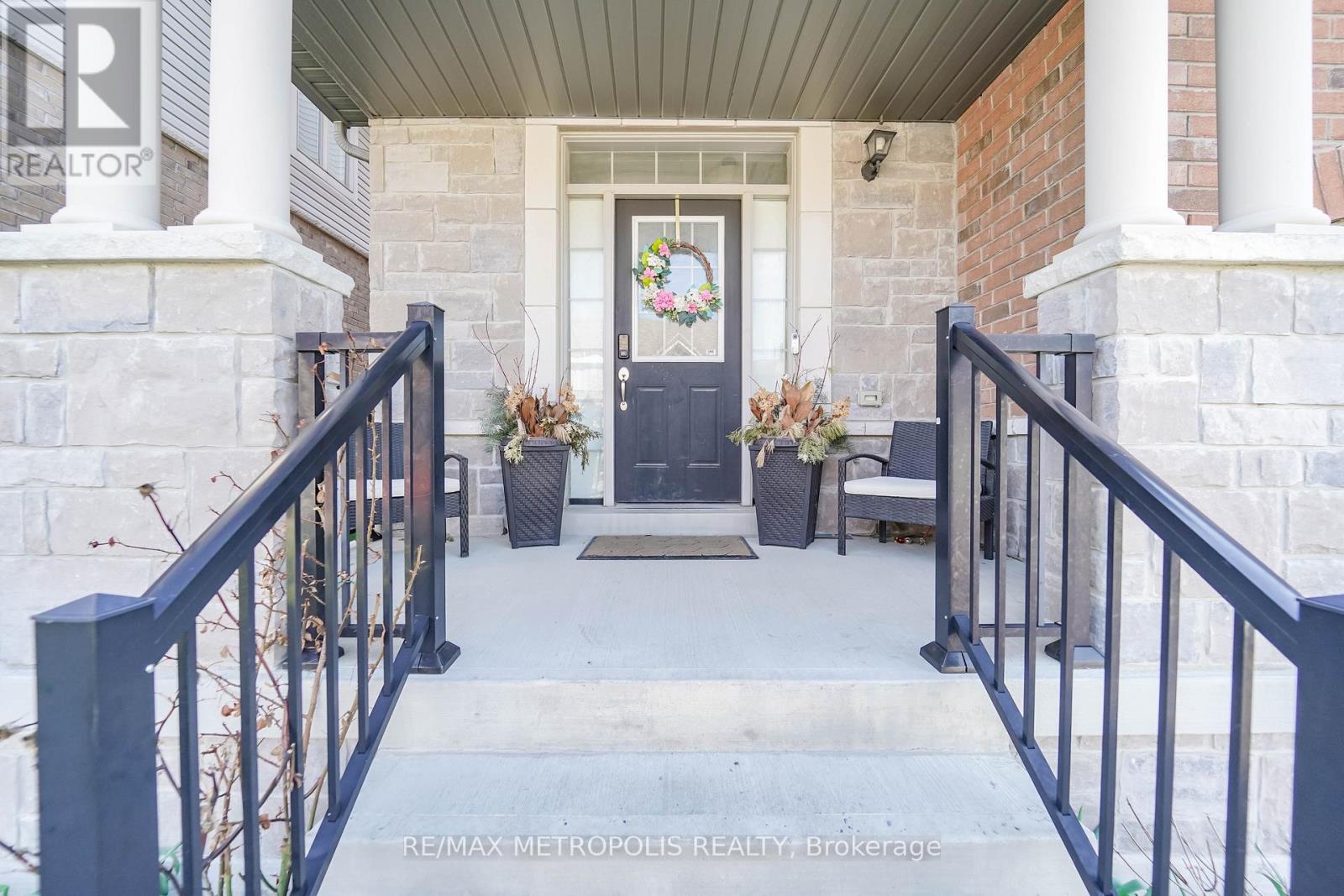 82 Mcroberts Crescent, Clarington, Ontario  L1E 0H4 - Photo 4 - E13031078