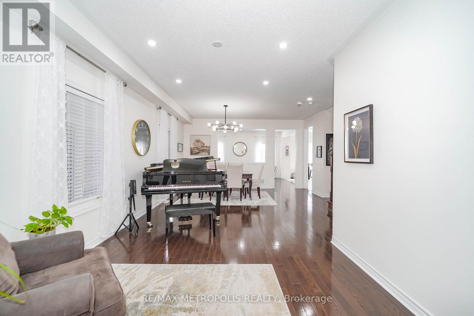 82 Mcroberts Crescent, Clarington, Ontario  L1E 0H4 - Photo 8 - E13031078