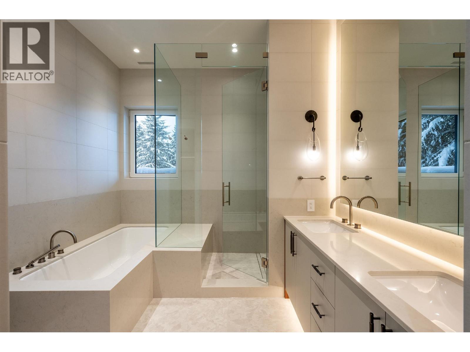 3218 Juniper Place, Whistler, British Columbia  V8E 0B8 - Photo 16 - R3078733