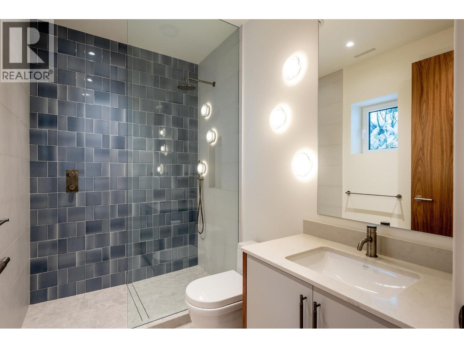 3218 Juniper Place, Whistler, British Columbia  V8E 0B8 - Photo 19 - R3078733