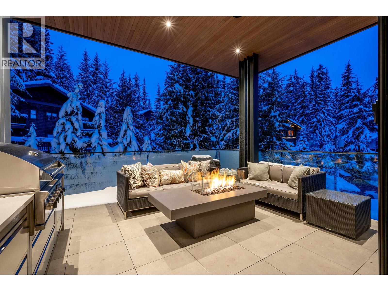 3218 Juniper Place, Whistler, British Columbia  V8E 0B8 - Photo 6 - R3078733