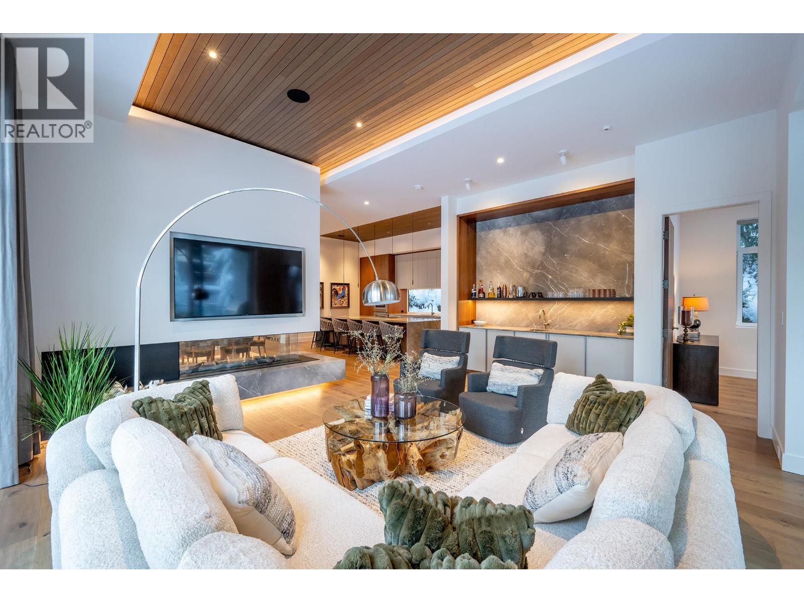 3218 Juniper Place, Whistler, British Columbia  V8E 0B8 - Photo 7 - R3078733