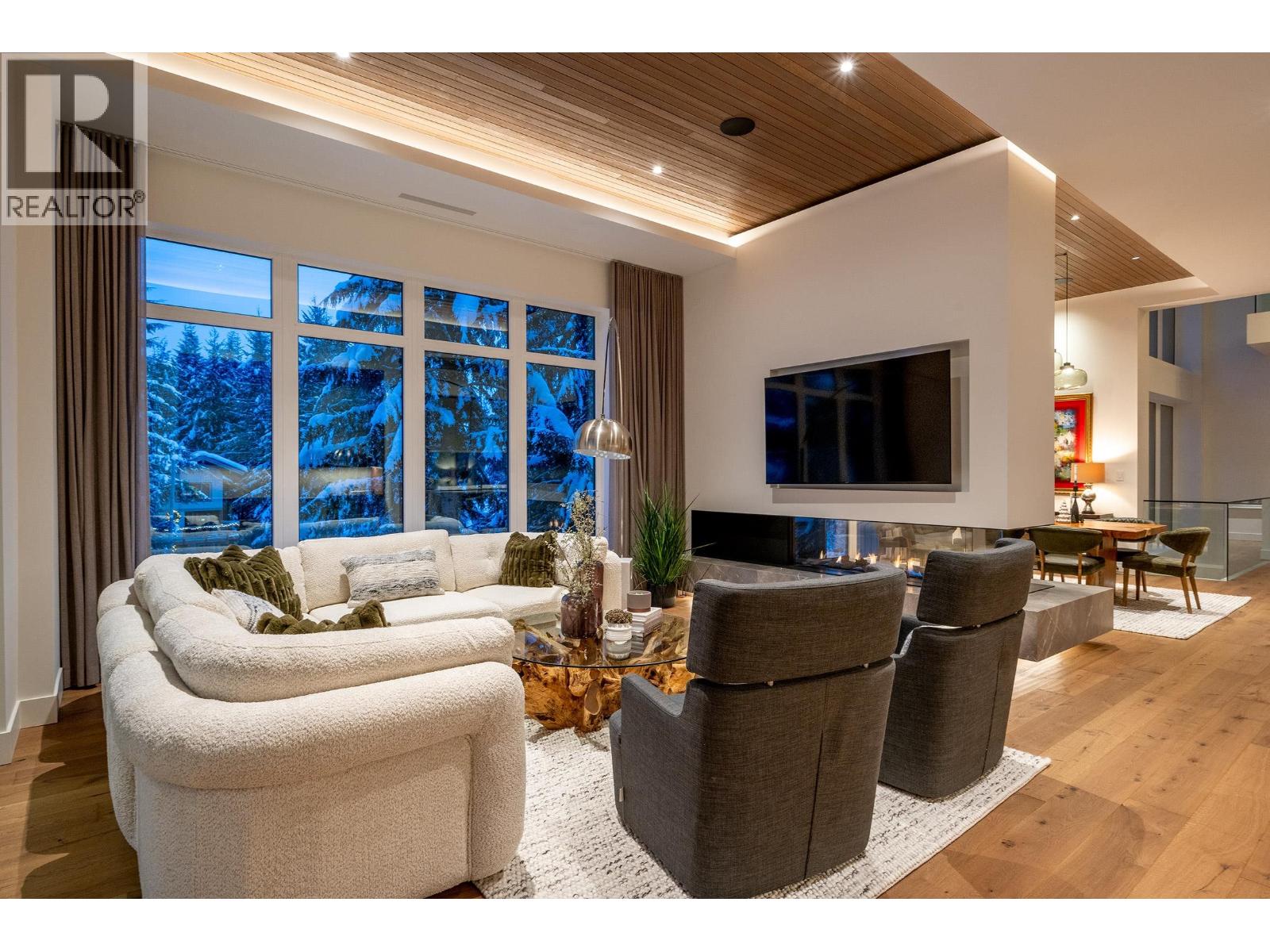 3218 Juniper Place, Whistler, British Columbia  V8E 0B8 - Photo 3 - R3078733