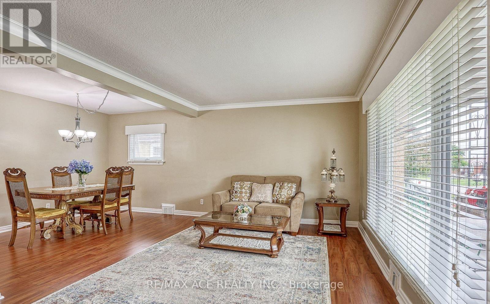 Main - 16 Marta Avenue, Toronto, Ontario  M1K 1V7 - Photo 4 - E13031108