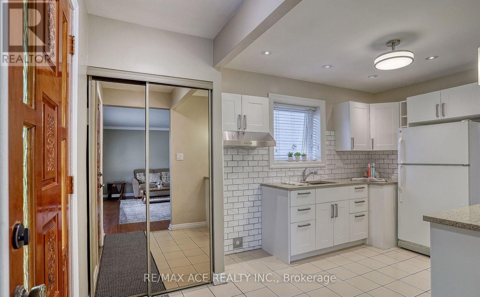 Main - 16 Marta Avenue, Toronto, Ontario  M1K 1V7 - Photo 7 - E13031108