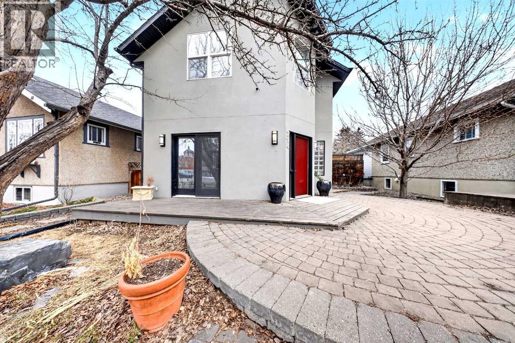 714 7 Avenue NE, Calgary, Alberta  T2E 0N5 - Photo 3 - A2296979