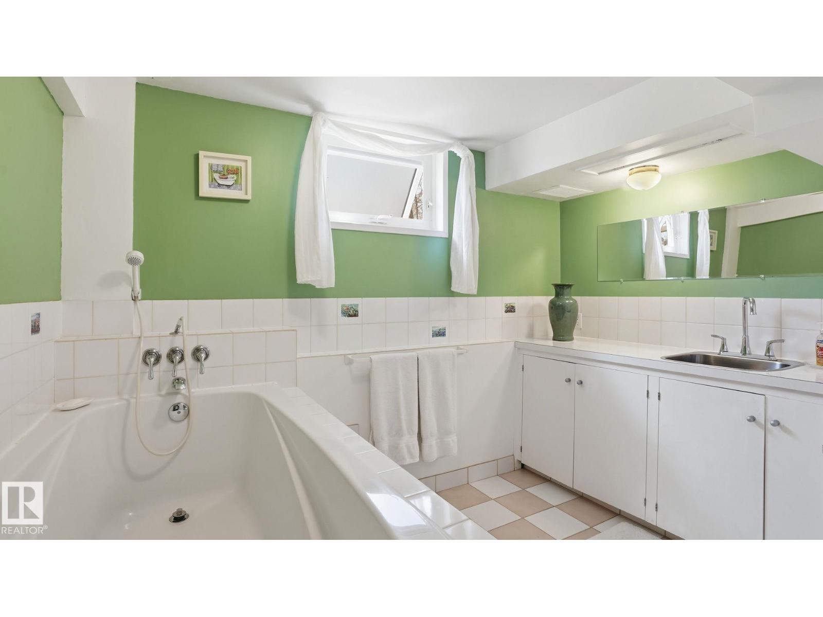 9002 120 St Nw, Edmonton, Alberta  T6G 1X7 - Photo 32 - E4483516