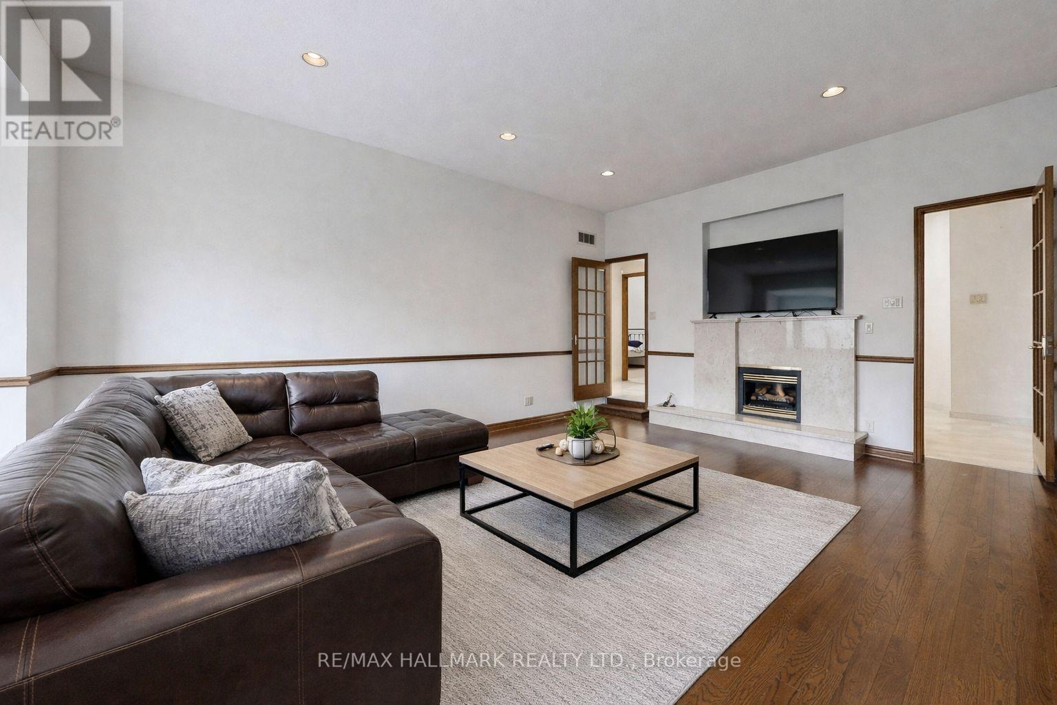 101 Leyburn Avenue, Richmond Hill, Ontario  L4C 0J6 - Photo 6 - N13030870