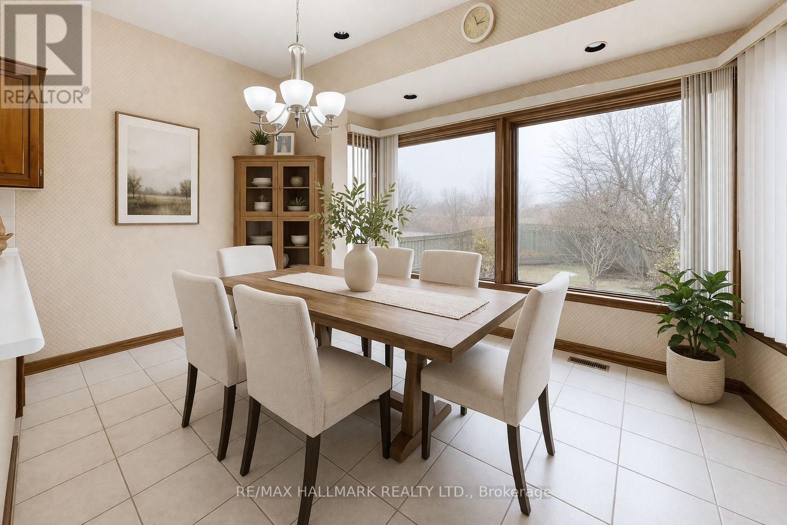 101 Leyburn Avenue, Richmond Hill, Ontario  L4C 0J6 - Photo 8 - N13030870