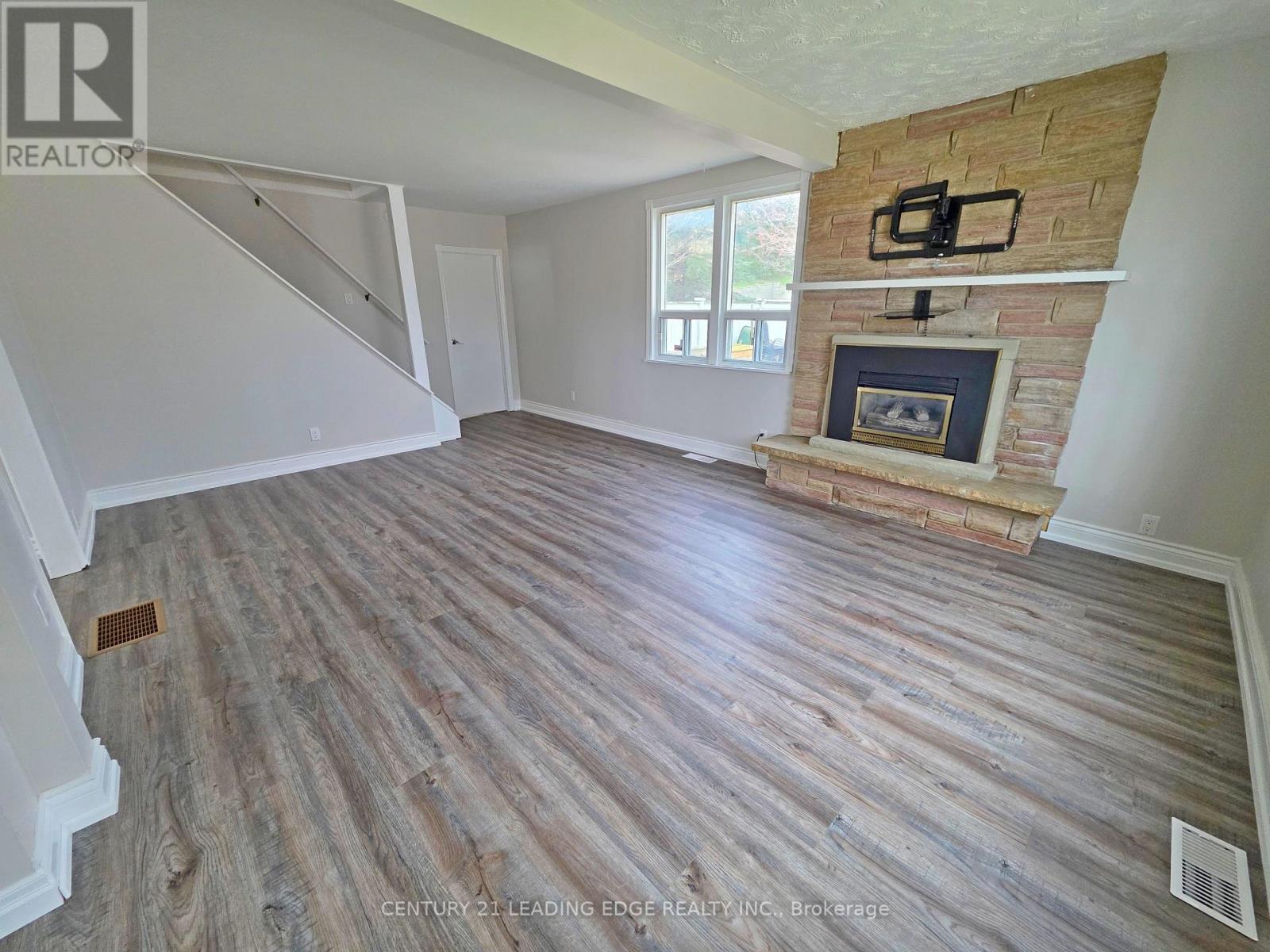 500 The Queensway South, Georgina, Ontario  L4P 2E3 - Photo 13 - N13031126